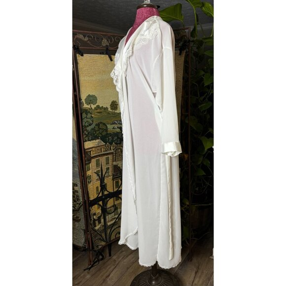 Vintage Sheer White Lace Trimmed Robe With Belt - Picture 10 of 10